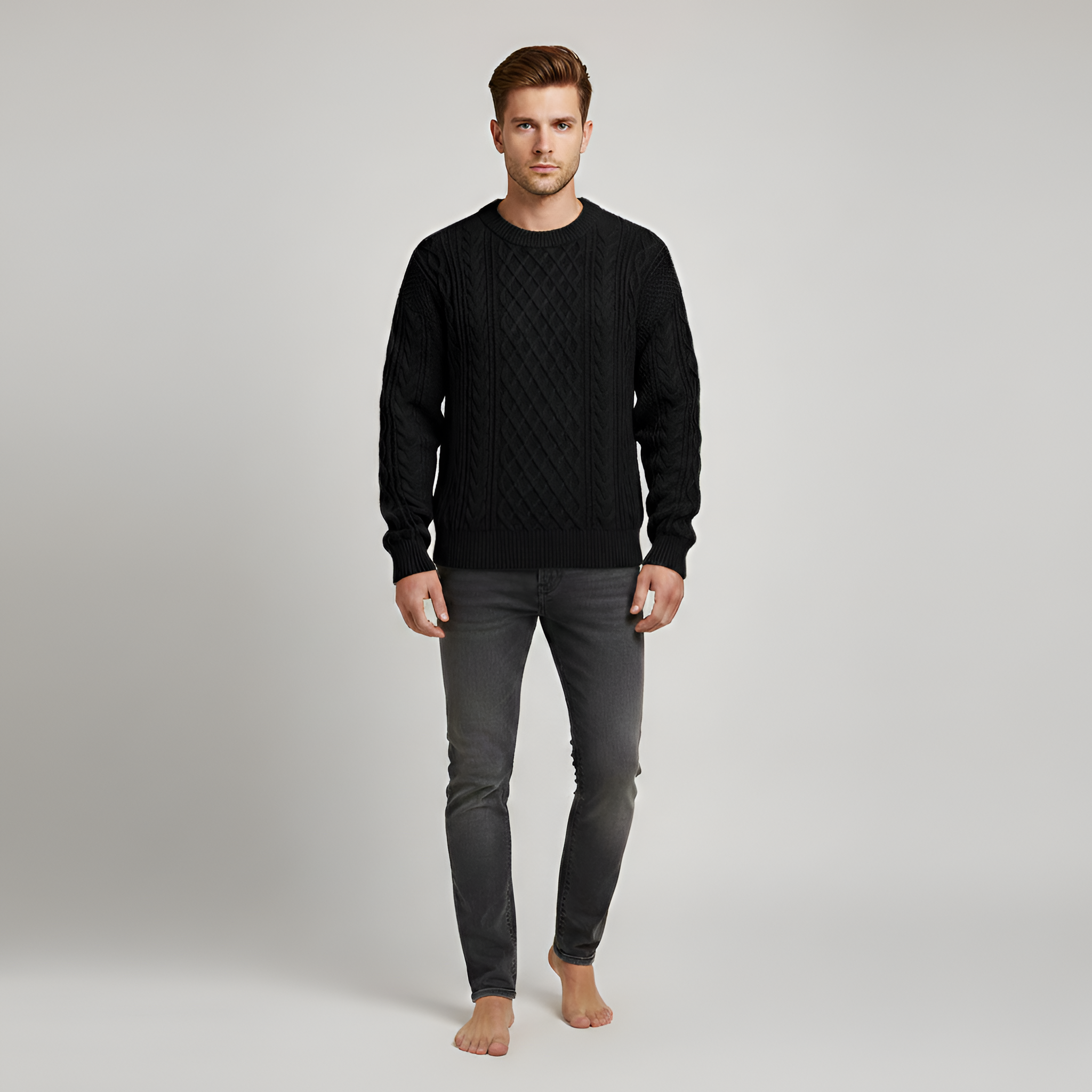 Pánsky zimný pulóver s okrúhlym výstrihom a vrkočovým vzorom