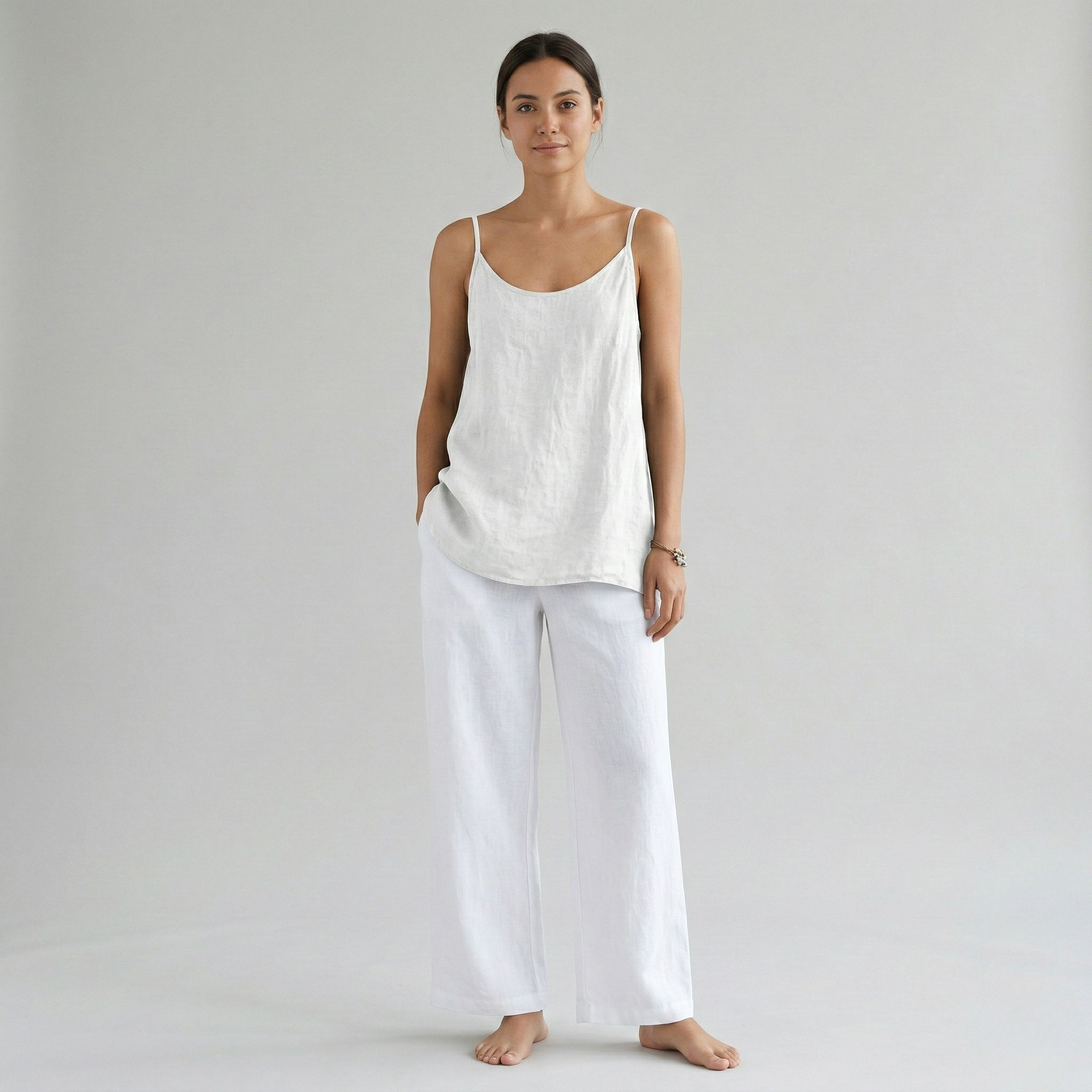 Damski zestaw na lato: bawełniany top na ramiączkach i spodnie o szerokich nogawkach, casualowy strój letni