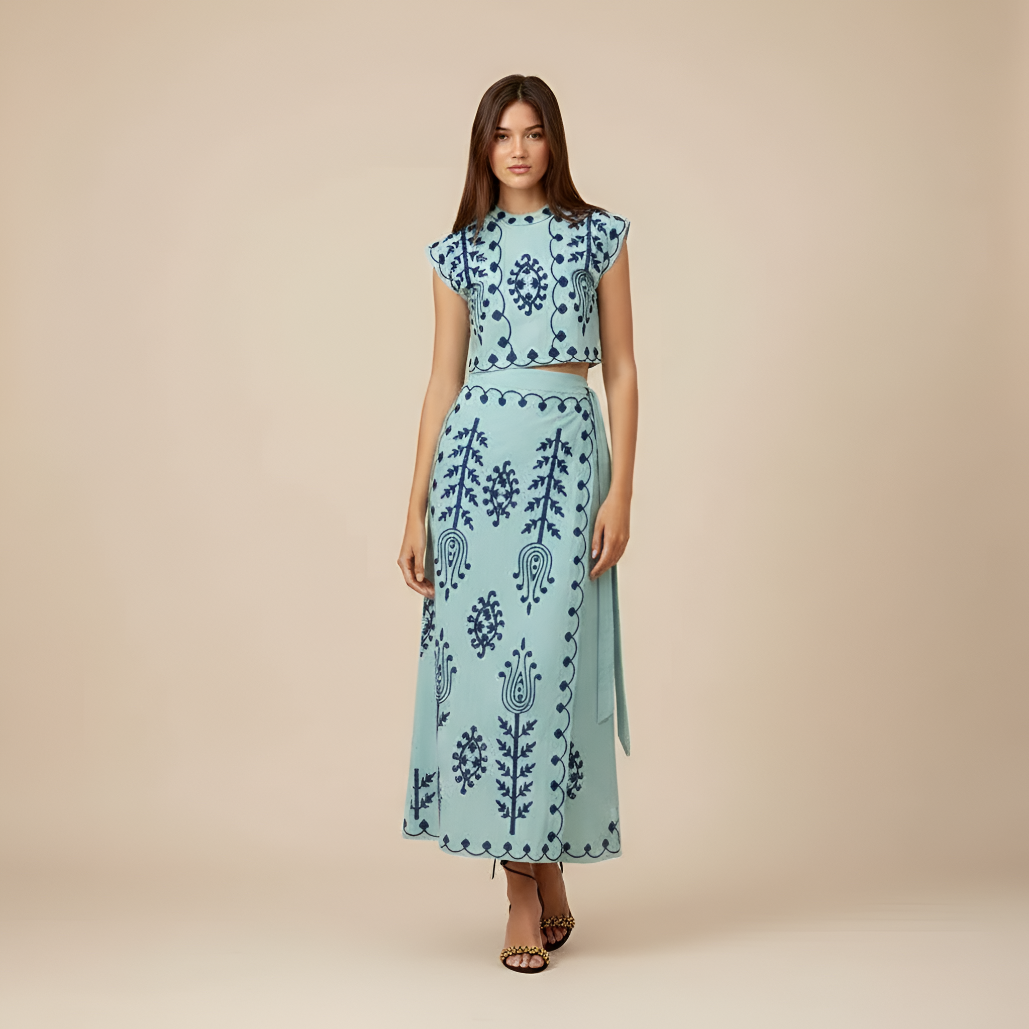 Ensemble deux pièces pour femme : haut court brodé et jupe longue