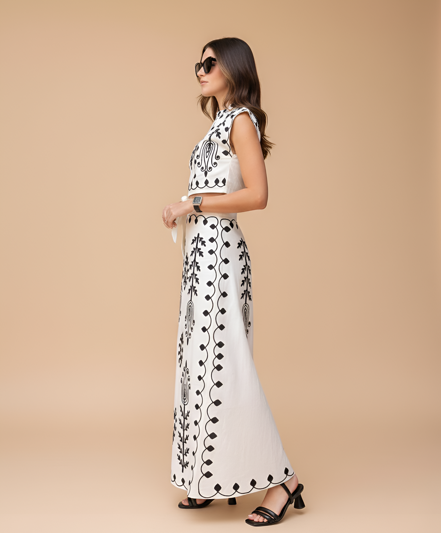 Ensemble deux pièces pour femme : haut court brodé et jupe longue