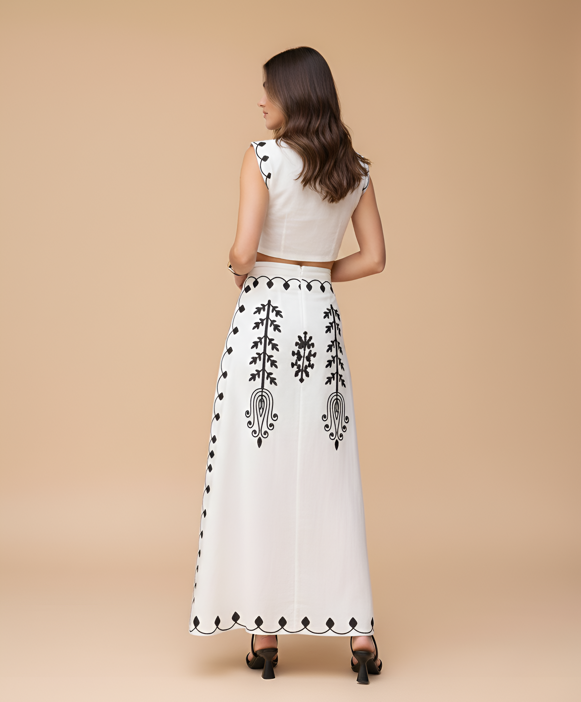 Ensemble deux pièces pour femme : haut court brodé et jupe longue