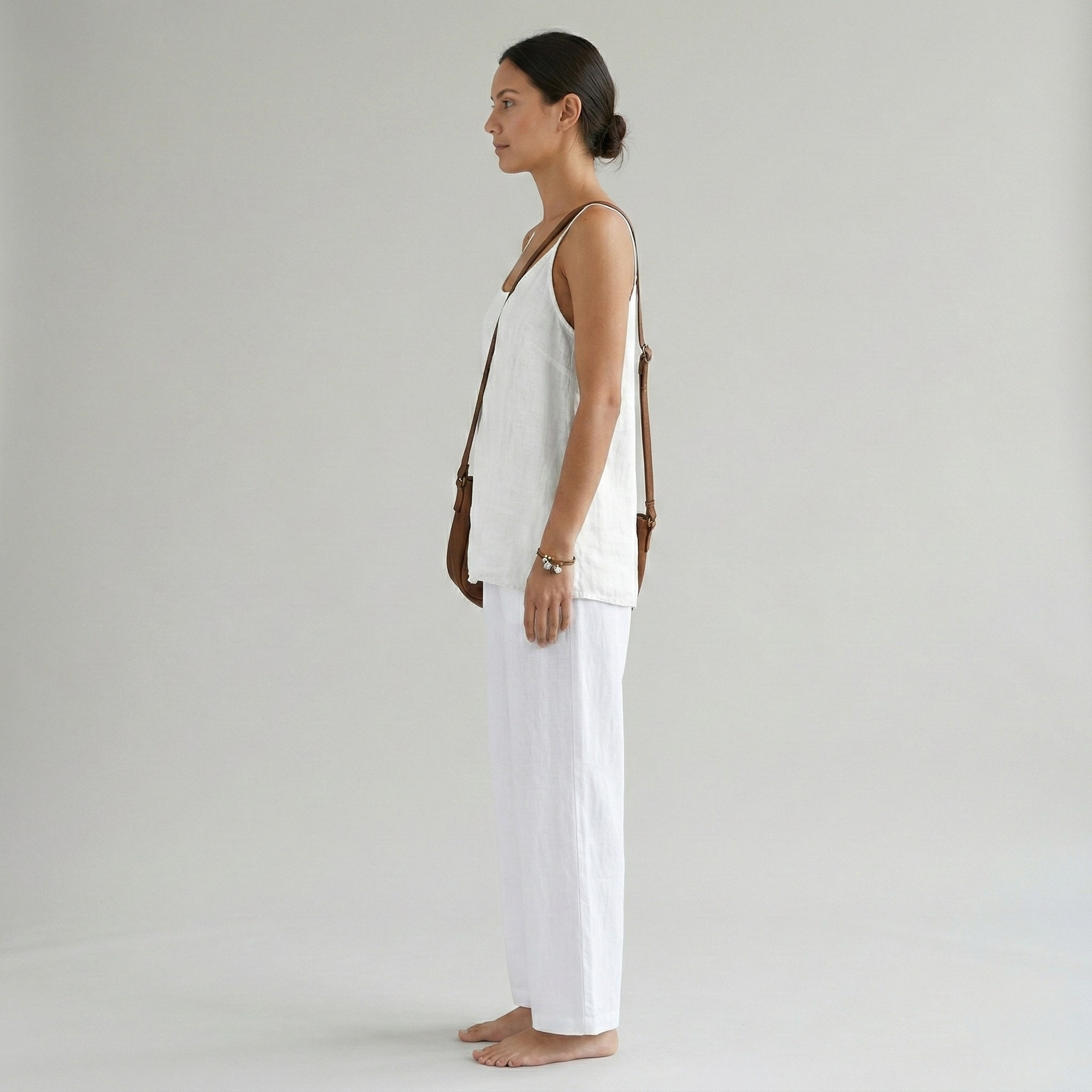 Damski zestaw na lato: bawełniany top na ramiączkach i spodnie o szerokich nogawkach, casualowy strój letni