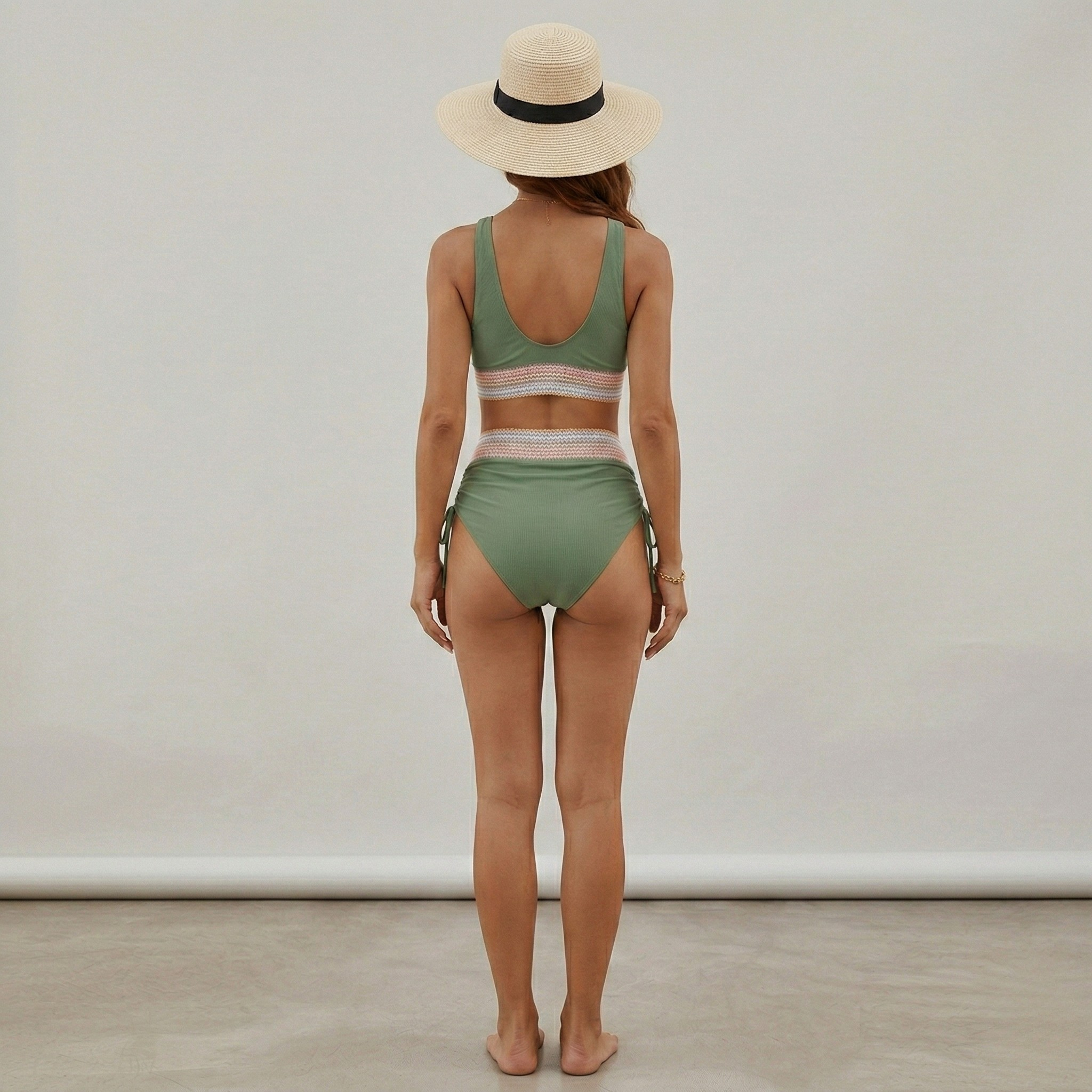 Női magas derekú bikini szett V-nyakú háromszög felsővel, kétdarabos fürdőruha