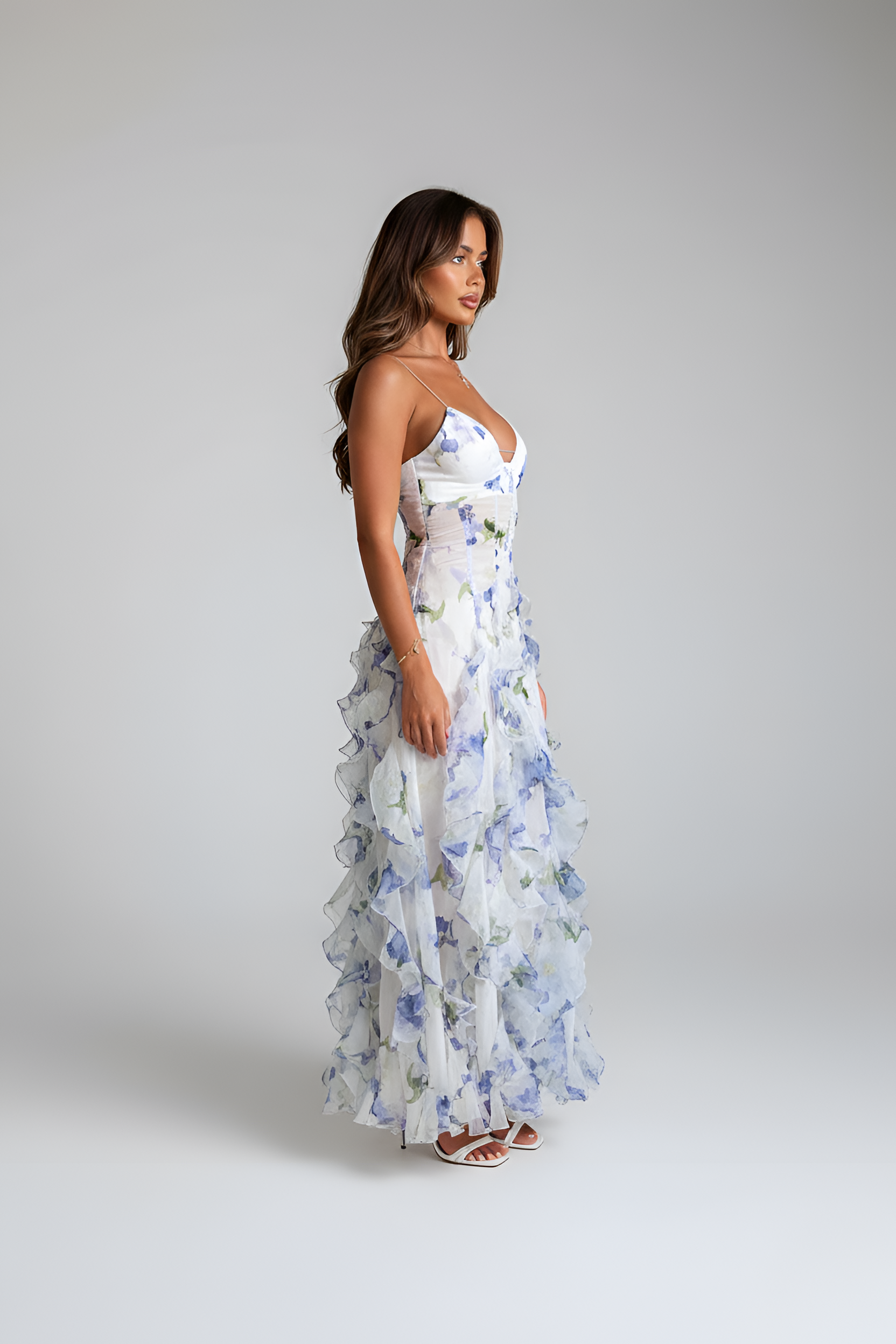 Vestido de cerimónia com folhos florais para mulher