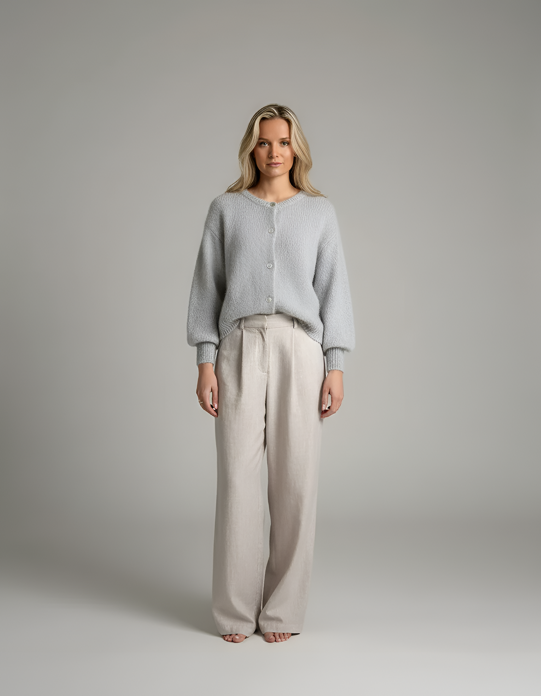 Damenstrickjacke mit Knopfleiste und lockerem Schnitt